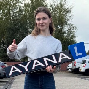 Een rustige rijles van Autorijschool Ayana in de Amsterdamse binnenstad, gericht op het overwinnen van rijangst bij beginnende leerlingen